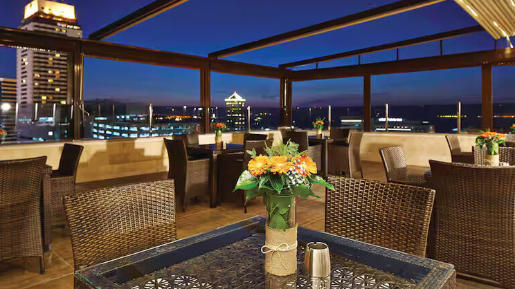 Doubletree By Hilton Hotel Izmir - Alsancak